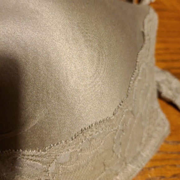 Fabulous by Victoria's secret bra plunge Size 32d Olive green Pretty color - Picture 2 of 4
